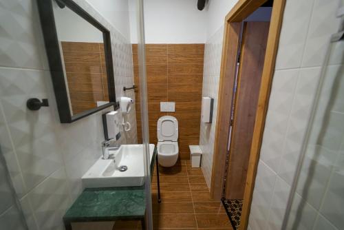 2020 Best EU Art Boutique Capsule Hostel CHORS - image 10