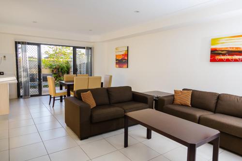 Gladstone Heights Executive Apartments The 4.5-star Gladstone Heights Executive Apartments offers comfort and convenience whether youre on business or holiday in Gladstone. Both business travelers and tourists can enjoy the hotels facili