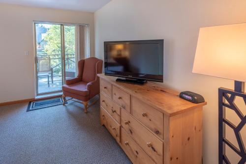 Three-Bedroom Townhome (Unit 19) image 6