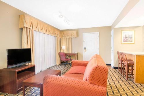 Hawthorn Suites Wichita East