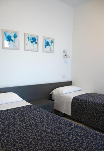 2 bedrooms, 4 beds