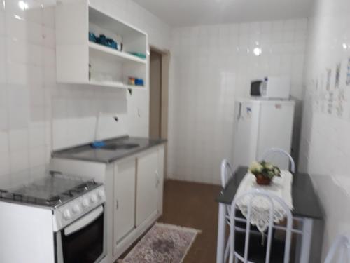 Konyha, Quartos Em Casa In Caxias da Paraiso in Duque de Caxias