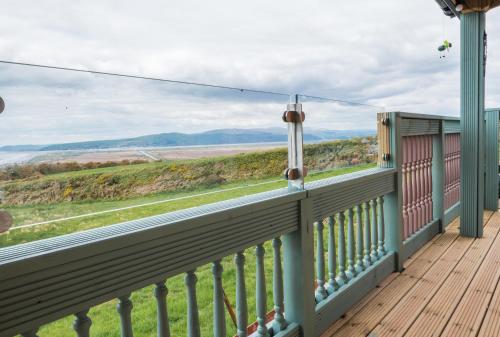 Enlli Fach cabin sleep's 2 adults and 2 children 2 dogs welcome not suitable for contract workers due to parking height restrictions 3