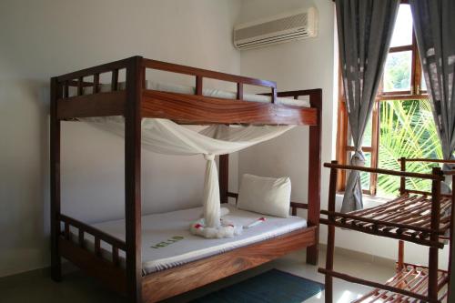 1 king bed, 2 twin beds