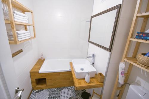 Downtown Wonder Apartament - image 9