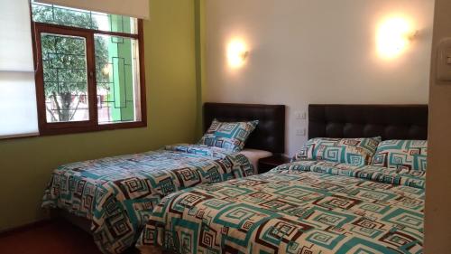 1 double bed, 1 twin bed