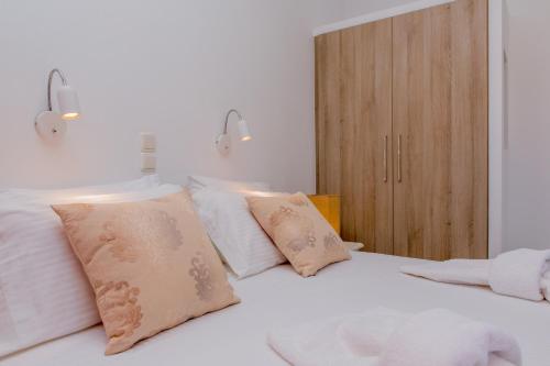 Sun and Moon Villas - image 5