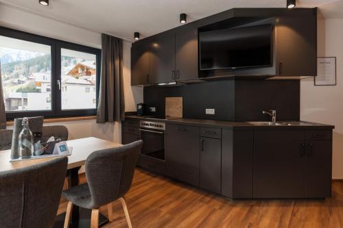 kuhinja, Nauers in Kappl