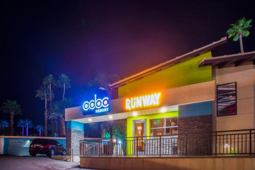 CCBC Resort Hotel - A Gay Men's Resort in คาทีดรัล ซิตี้ (CA)