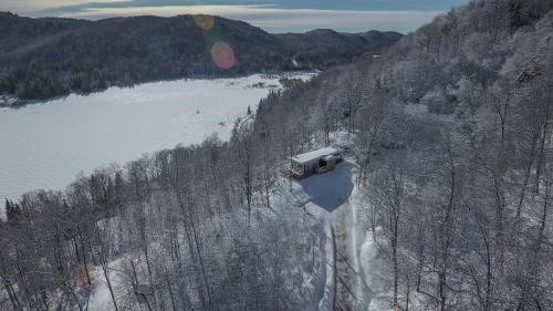 ทัศนียภาพภายนอกโรงแรม, Modern Chalet with Mountain and Lake view by Reserver.ca in เซนต์-อเดล่า