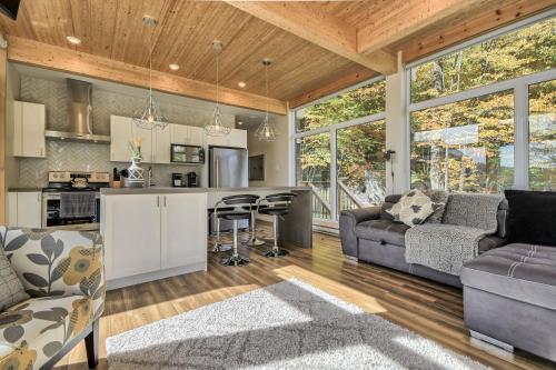 Modern Chalet with Mountain and Lake view by Reserver.ca