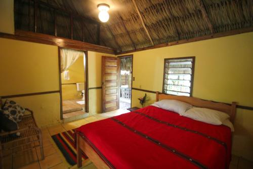1 queen bed, 2 twin beds