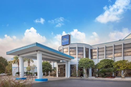 Baymont by Wyndham Laurel - image 4
