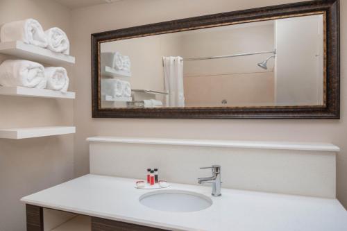 Baymont By Wyndham Laurel Hotel Laurel Ms Deals Photos