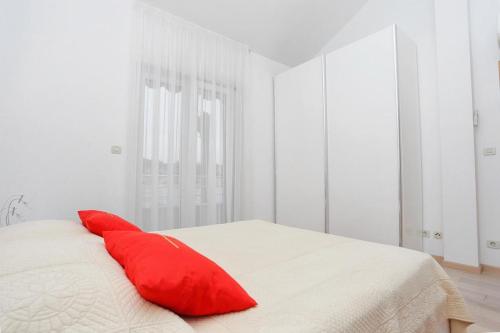 Apartments by the sea Trogir - 16211 - image 2