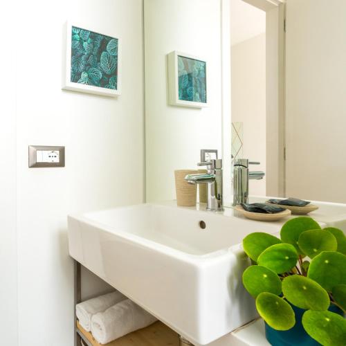 Duomo Views, Light, Jungle-inspired Studio with Terrace - Tap to explore photos