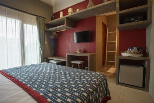Standard Double Room image 7
