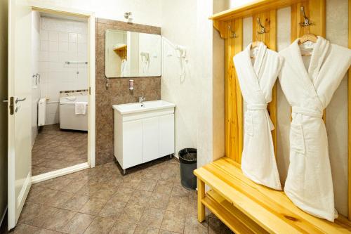 Biplan Hotel - image 3
