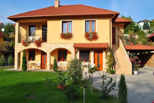  Mediterran Apartmanhaz, Pension in Eger