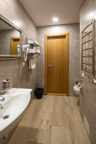 Biplan Hotel - image 10