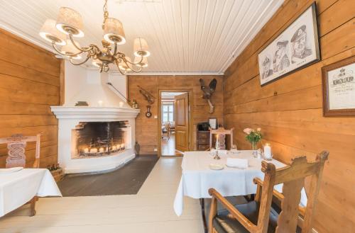 Ресторан, Gloppen Hotell - by Classic Norway Hotels in Сандейн