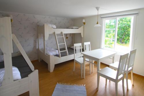 5 bunk beds