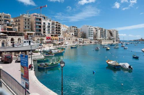 Central Apartment in St Julian's Perfect for Families - main image