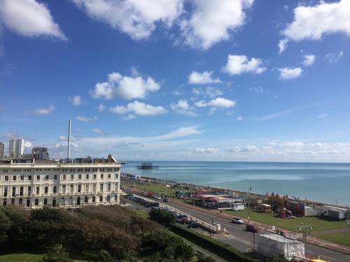 2 Bedroom Brighton Apartment With Sea Views