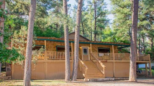 Whispering Pine Cabins Castle Cabin In Ponderosa Heights United