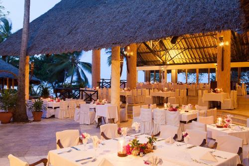 Restaurant, Baobab Beach resort - All Inclusive in Mombasa