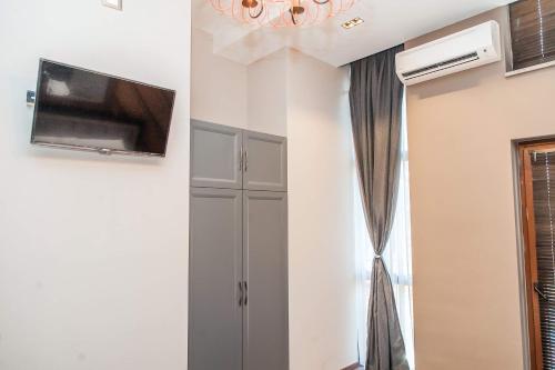 Guest House People - image 2
