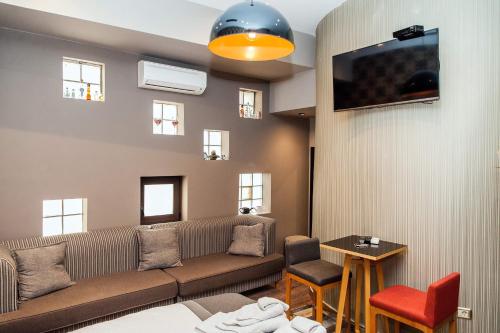 Guest House People - image 10