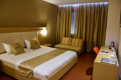 Sky 2 Hotel - image 8