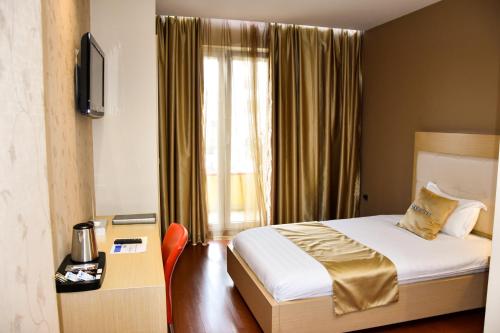 Sky 2 Hotel - image 11