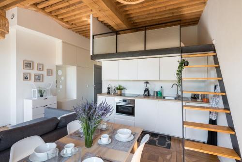 21Royale near Maison des Canuts