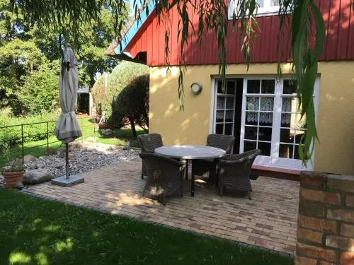 "Kapitänshaus" by Ferienhaus Strandgut in Born, Deutschland
