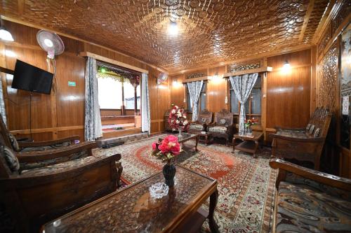 Goona palace houseboats