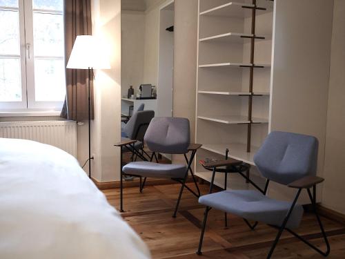 room detail thumbnail 1