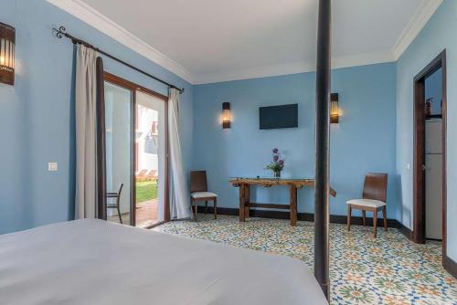 Apartamentos Turisticos Bahia De Trafalgar - image 6