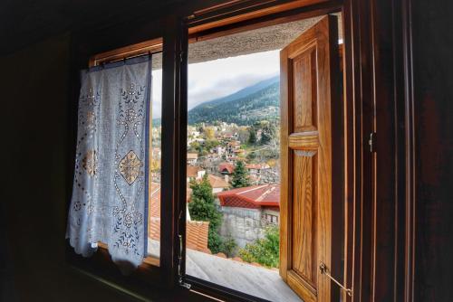 To Balkoni tis Agorianis - image 3