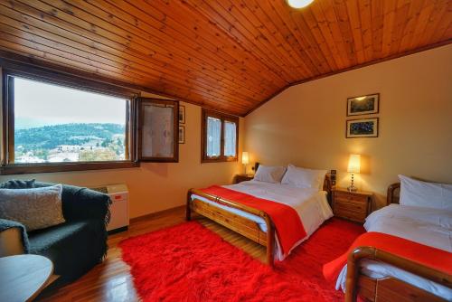 투 발코니 티스 아고리아니스 (To Balkoni tis Agorianis) in 에프탈로포스