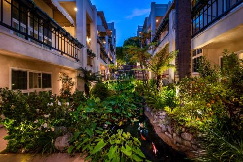 Beverly Hills Plaza Hotel & Spa