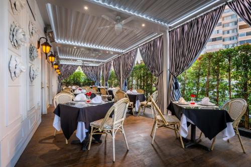 Beverly Hills Plaza Hotel & Spa - image 4