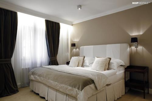 Classic Double or Twin Room image 6