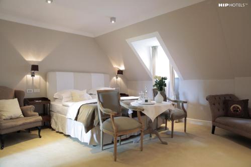 Deluxe Double or Twin Room image 4