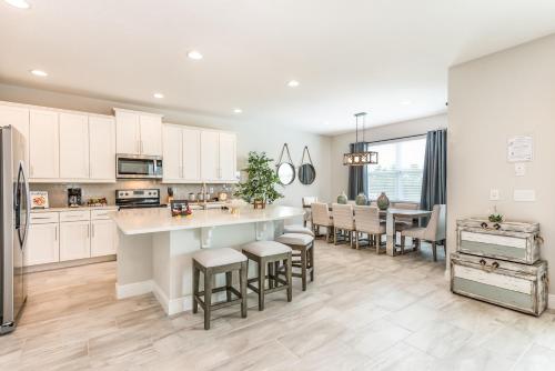 Radiant Home with Private Pool near Disney - 7676F - image 7