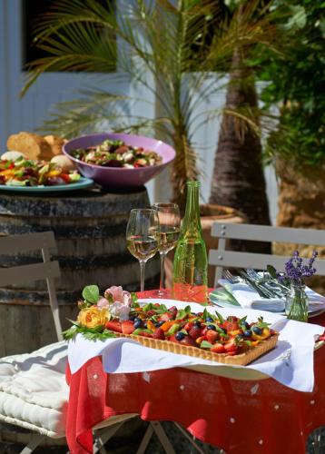 Marigny-le-Cahouet Villa Sleeps 12 Pool WiFi gîte à louer Massène