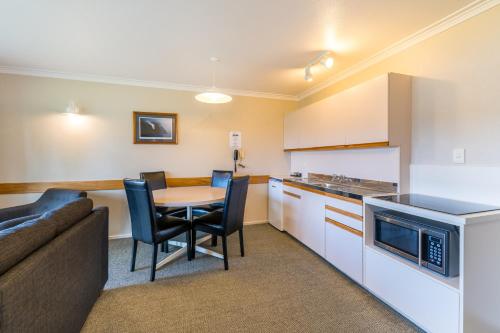 湖濱汽車旅館公寓 (Lakeside Motel & Apartments) in 市中心