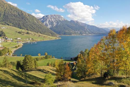 Surrounding environment, Hotel Etschquelle in Curon Venosta