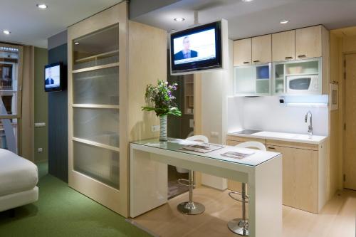 Ako Suites Hotel - image 12